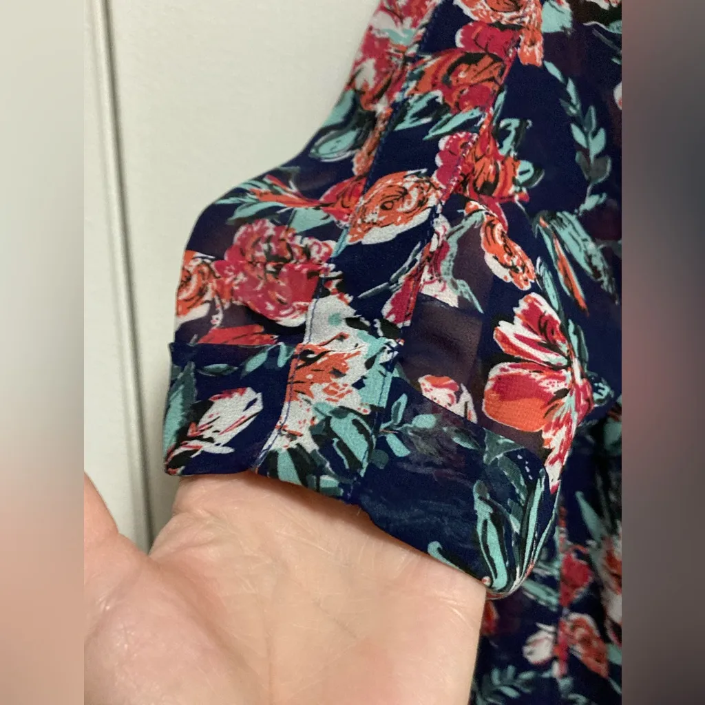 Skies Are Blue Mayven Black Floral V Neck Short Sleeve Button Up Blouse - Image 9