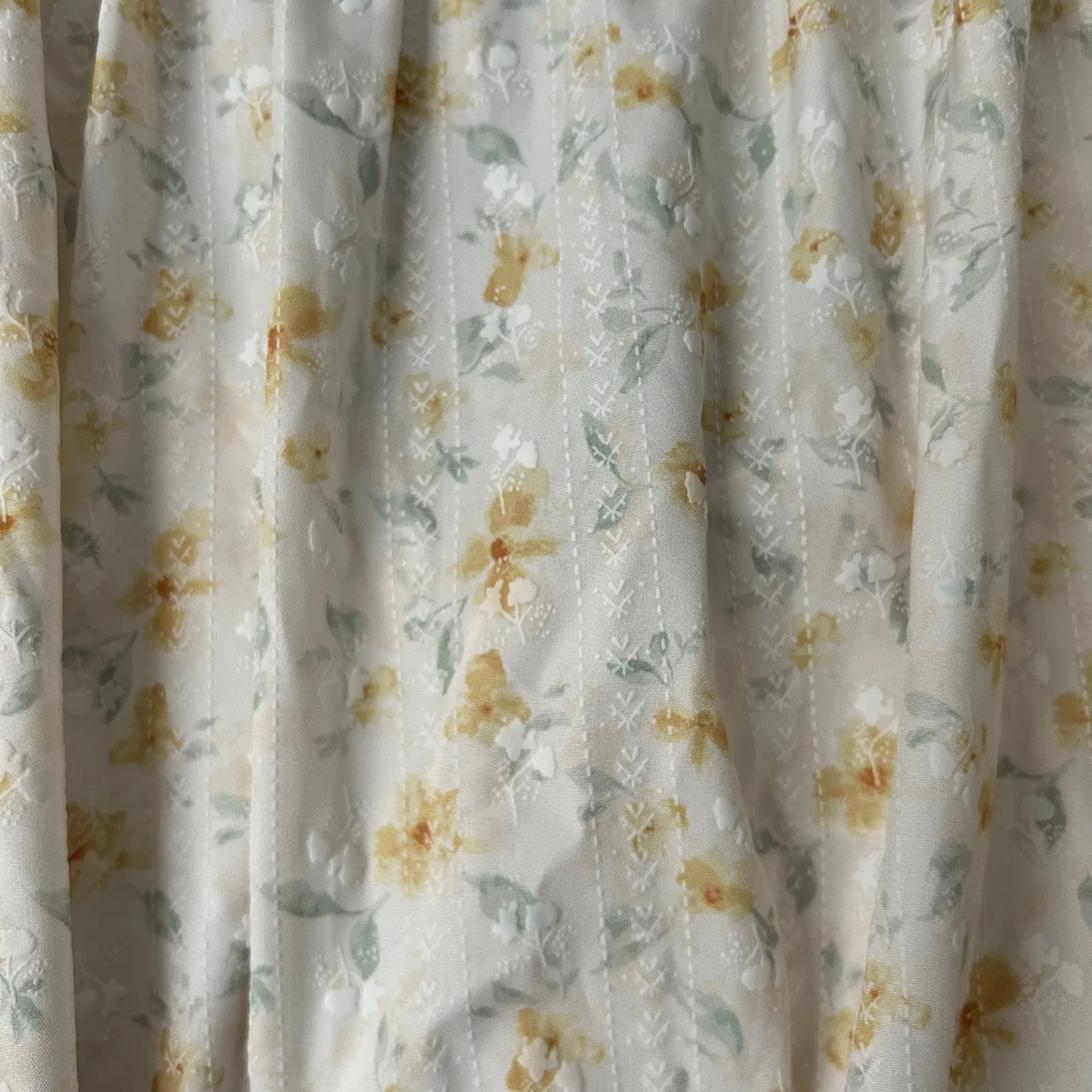 Lush White and Yellow Dainty Floral Cropped Tank Top Size Small - Image 4