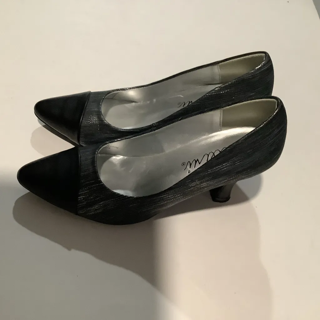 Bellini Black Pointed Toe Heels Size 6 - Image 2
