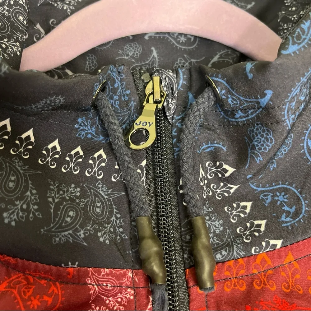 Joy Lab Red and Blue Paisley Lightweight Windbreaker jacket Size Extra large - Image 4