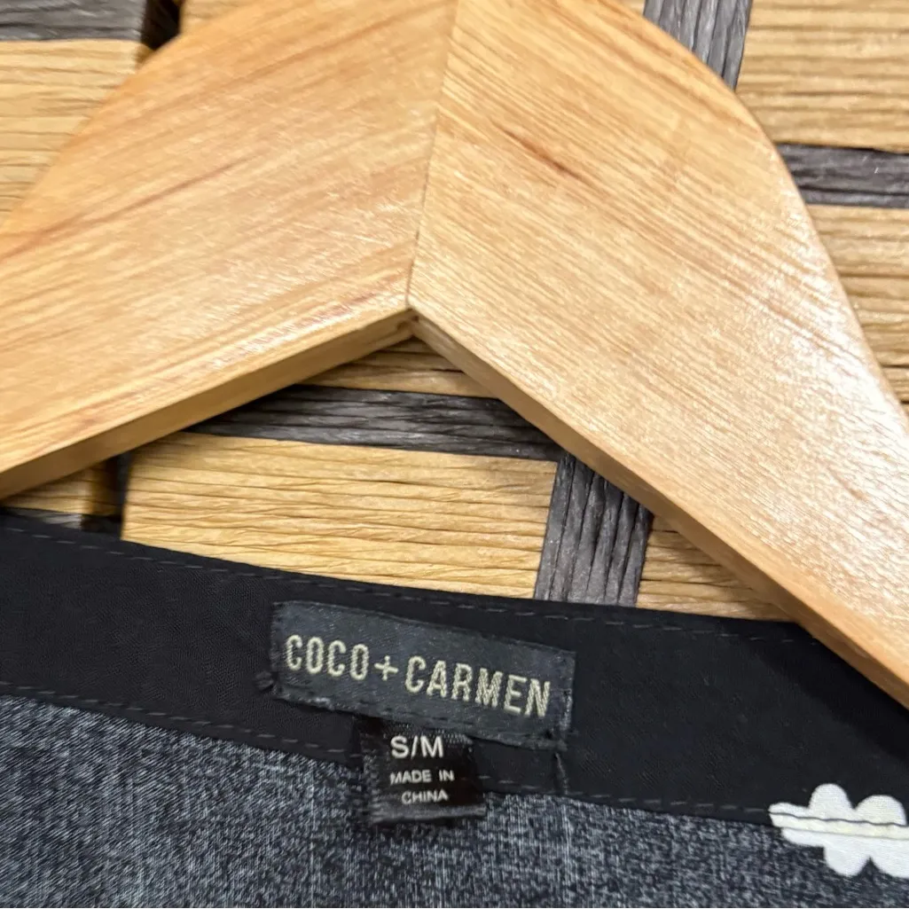 Coco + Carmen Black Floral Beaded‎ Neckline Top Size Small/Medium - Image 5