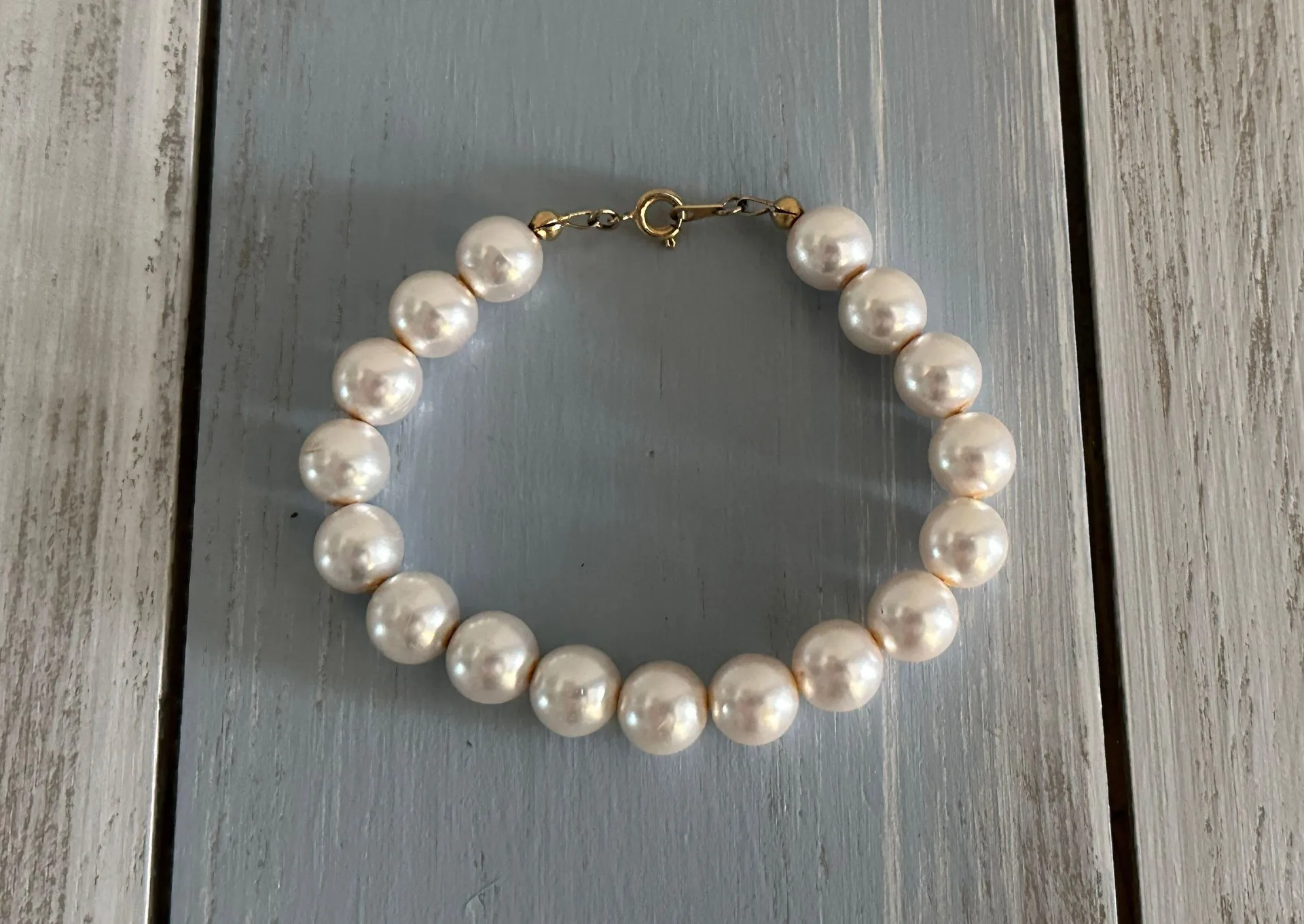 Beautiful Faux Pearl Beaded Bracelet 7.75” Long White - Image 5