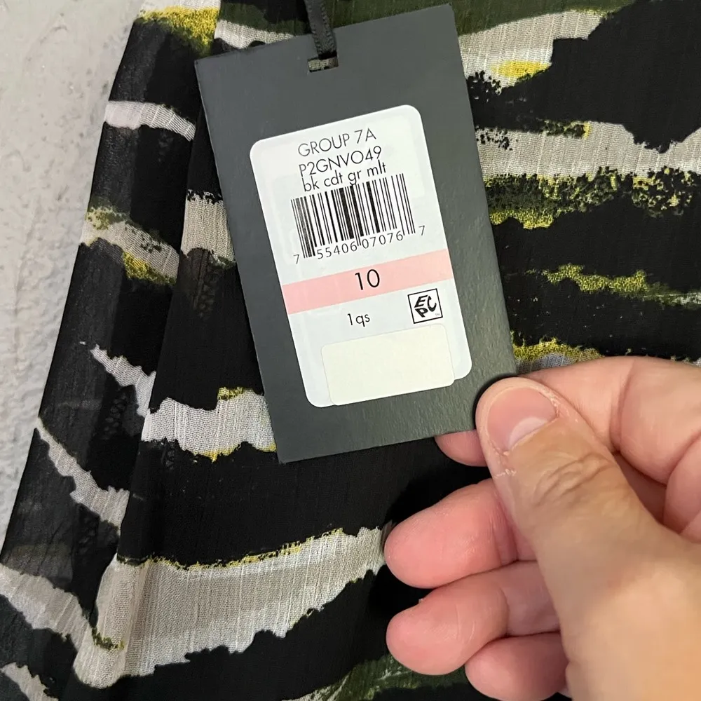 DKNY women’s wrap ruffle chiffon skirt size 10 in black, green and grey. - Image 5