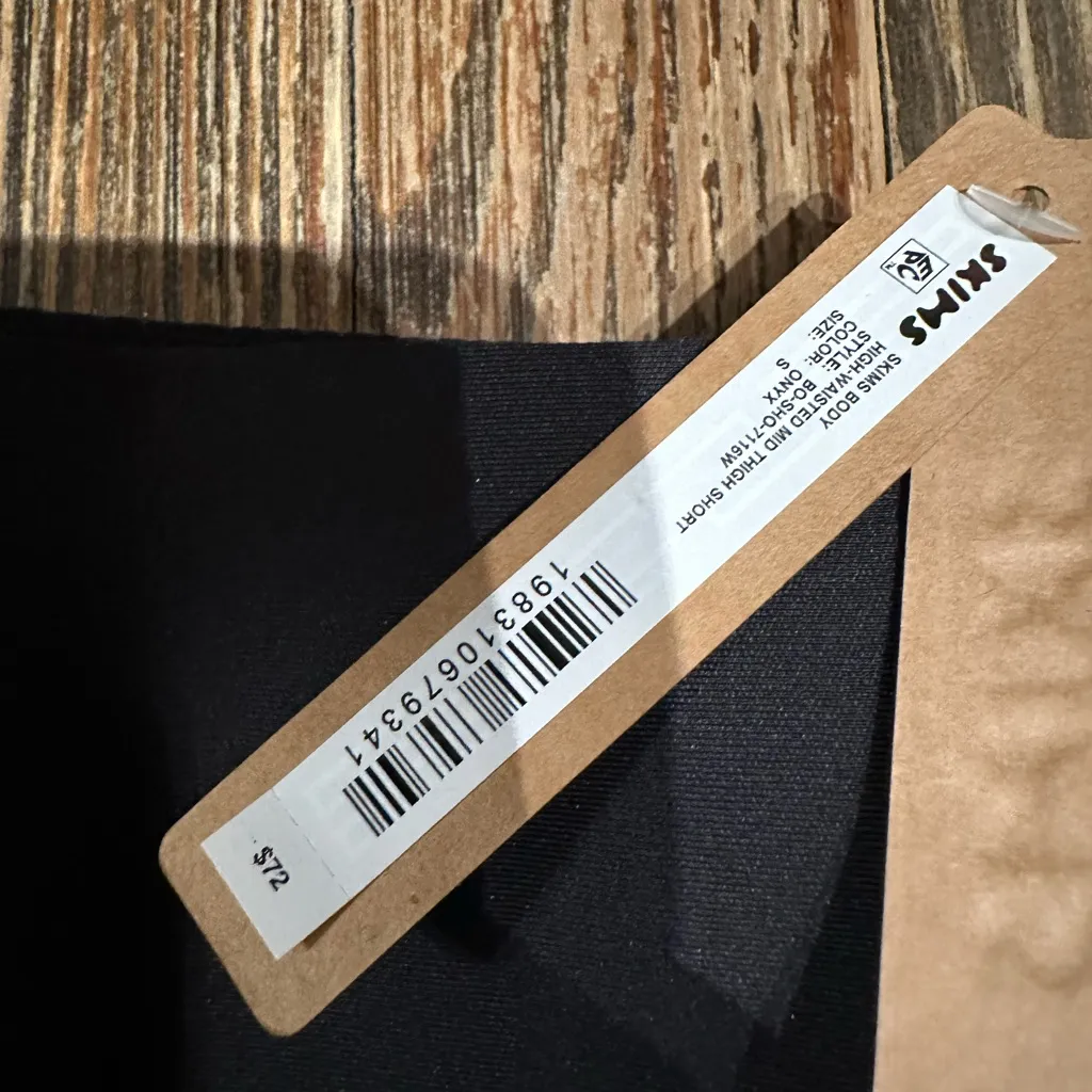 SKIMS BODY NWT HIGH WAISTED MID THIGH SHORT SMALL ONYX - Image 2