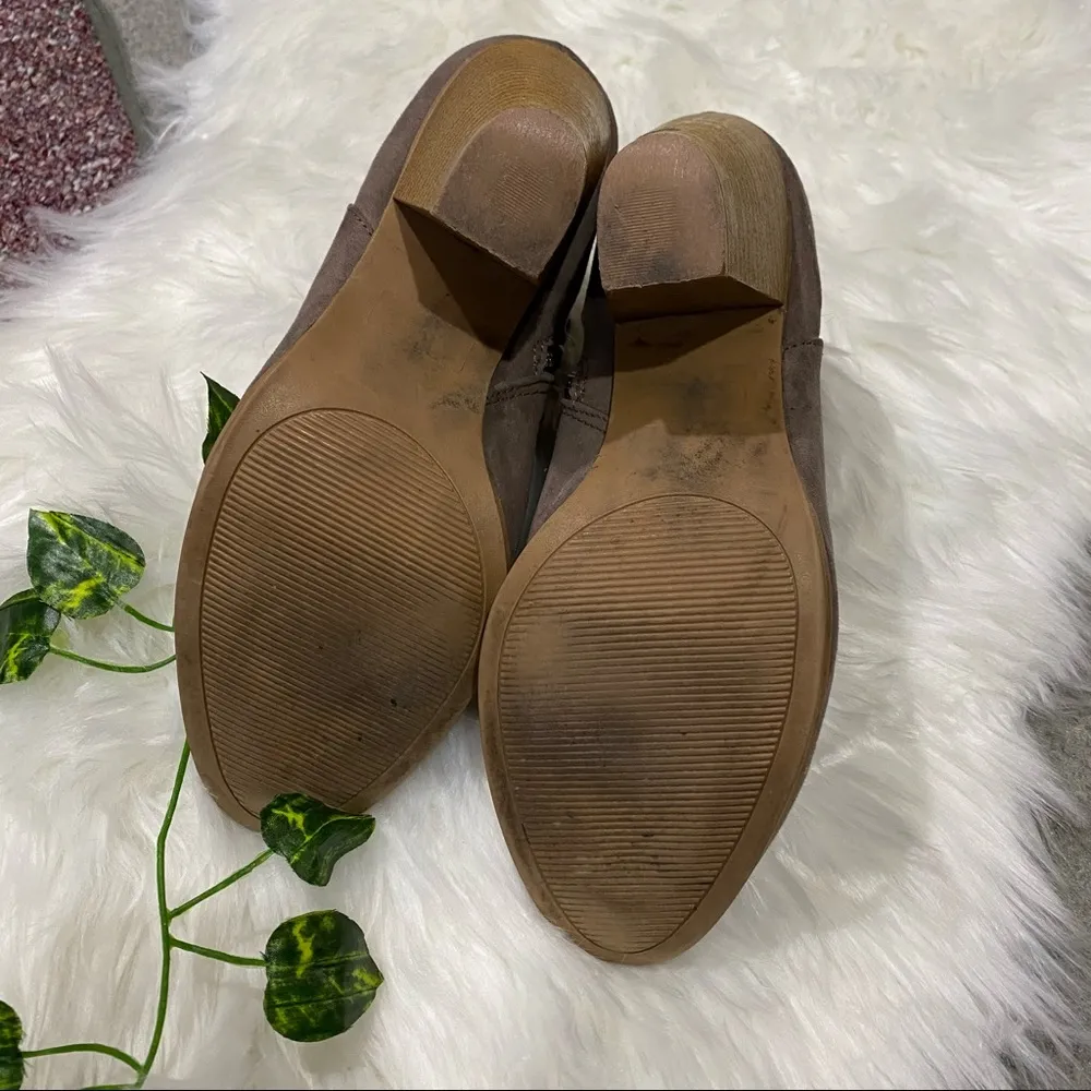 Charlotte Russe Beige & Tan Heeled Booties Women’s Size 9/ 9.5 Suede Material! - Image 4