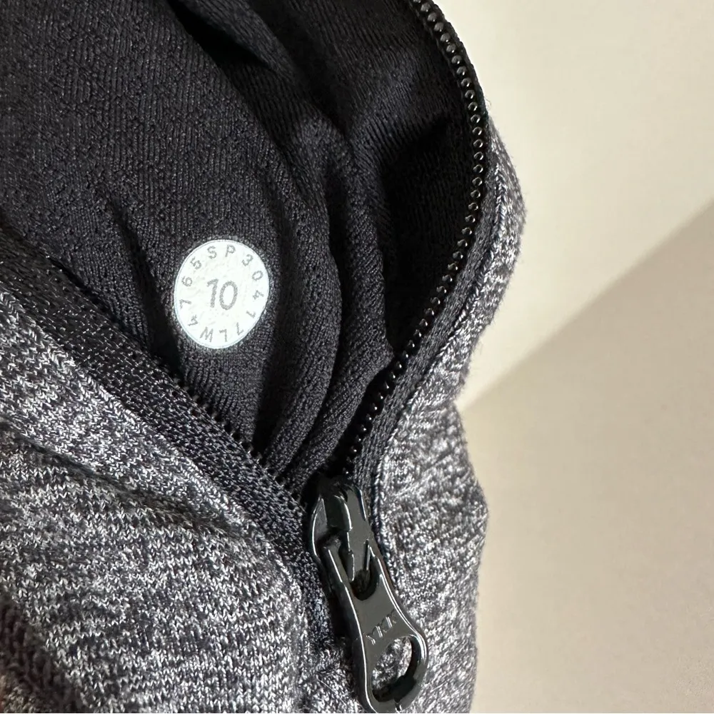 LULULEMON 10 grey sweatshirt - Image 4