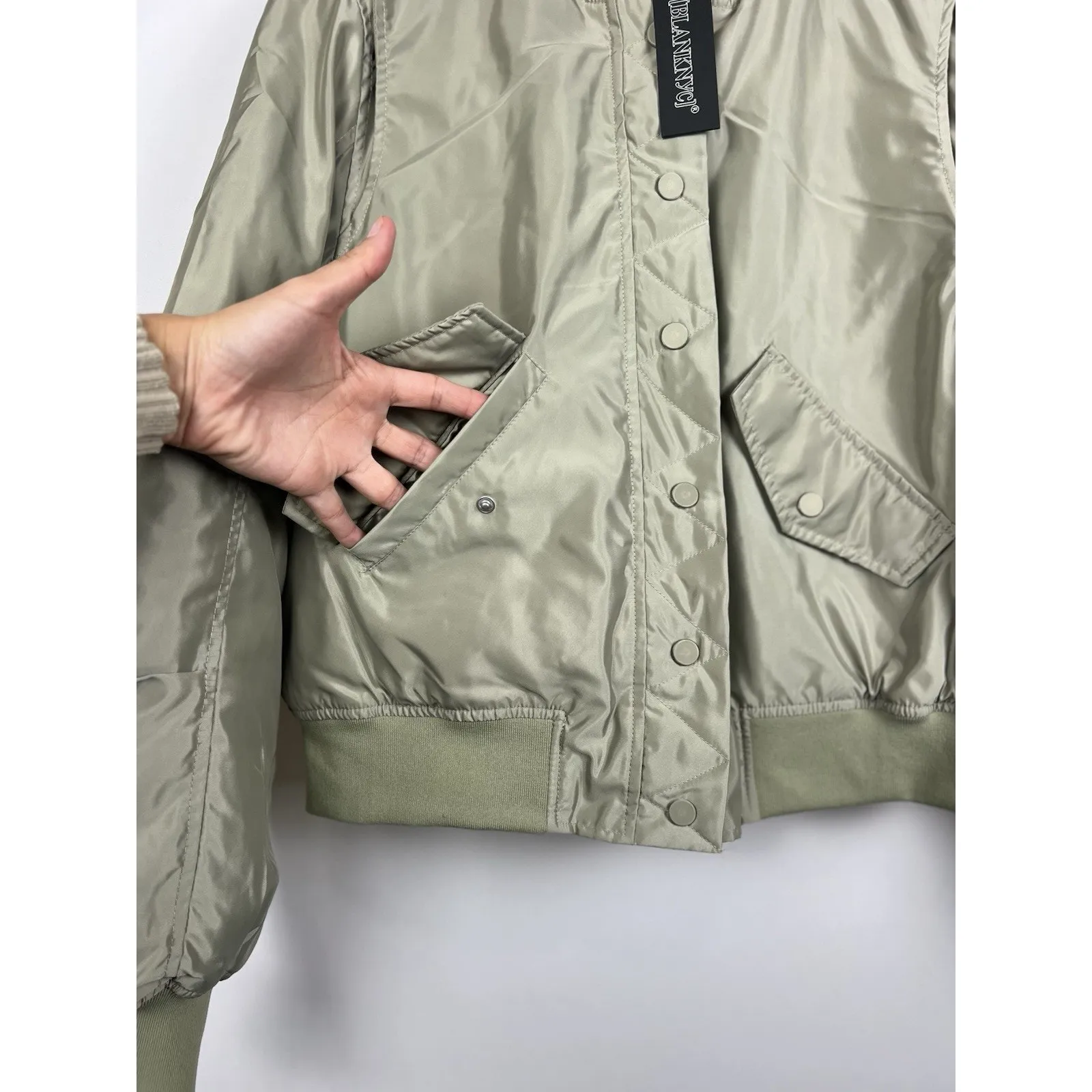 BLANKNYC Quilted Bomber Jacket Women’s M Green Snap Front Puffer - Image 9