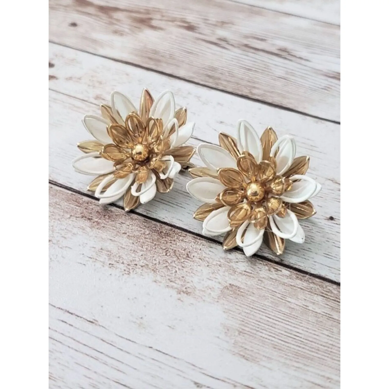 Vintage Clip On Earrings Stunning Off White & Gold Tone Large Statement Flower - Image 2