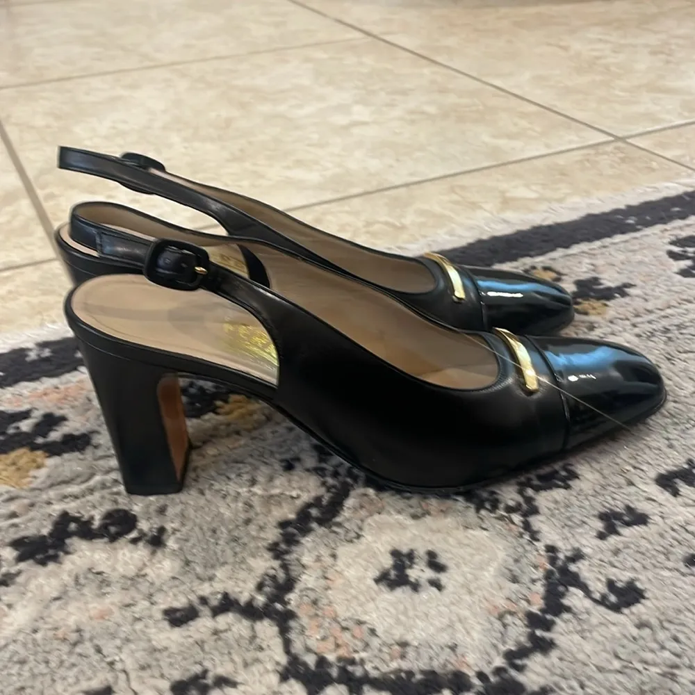 EVUC  Black Pantent Pumps Gold Emblem 8.5 *Read description - Image 2