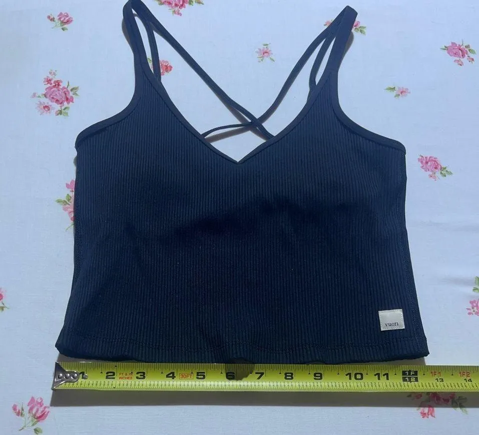 Women's Black Ribbed crisscross back tank top built in bra Size Medium - Image 6