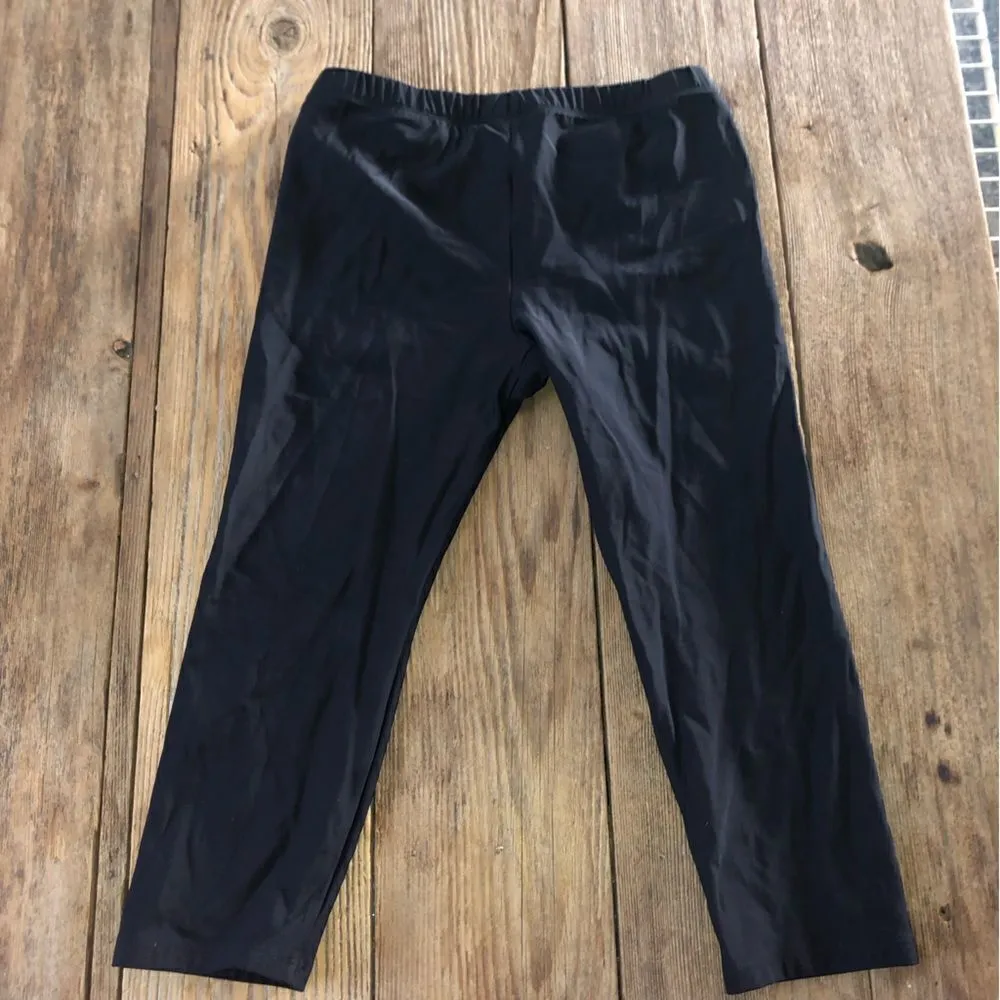 💕5️⃣ Under armor crop black leggings says Med but I think small x-small - Image 2