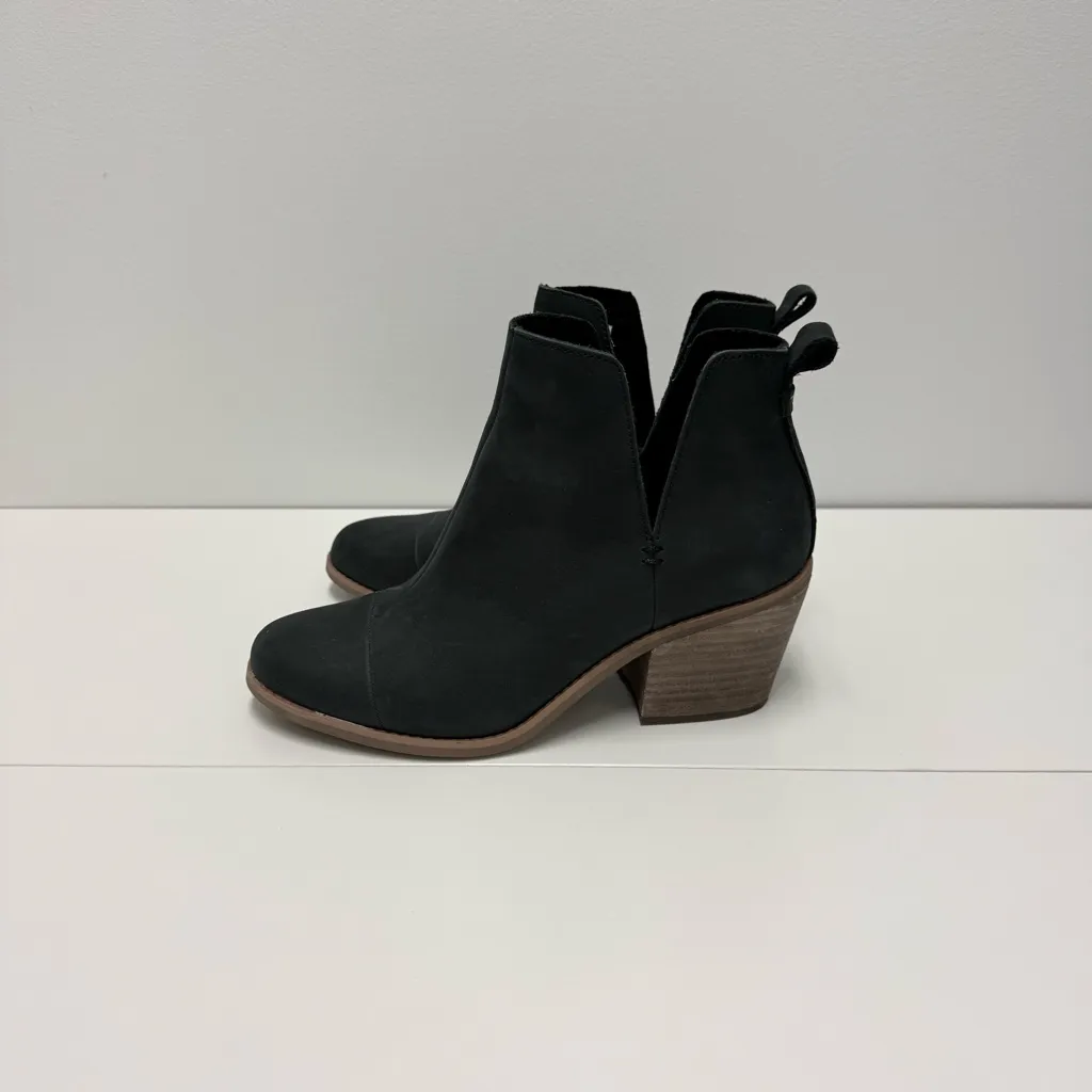 TOMS Everly Cutout Chelsea Boot, Black | Size 8 - Image 6