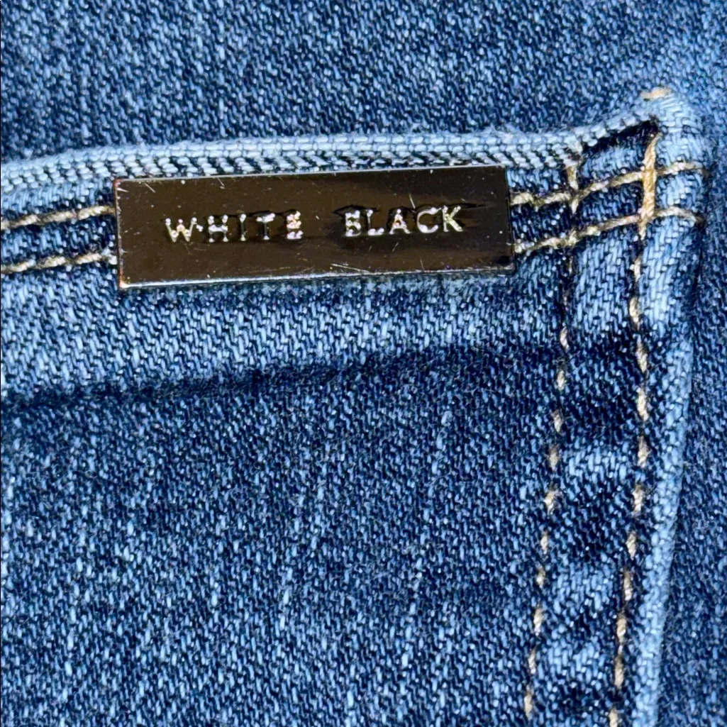 WHITE HOUSE BLACK MARKET 5" Short Stretch Denim Shorts Women’s Size 00 - Image 3