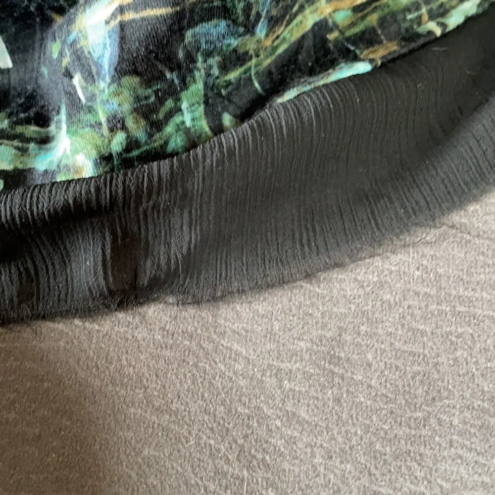 SIMPLY VERA VERA WANG Top Size Medium - Image 6