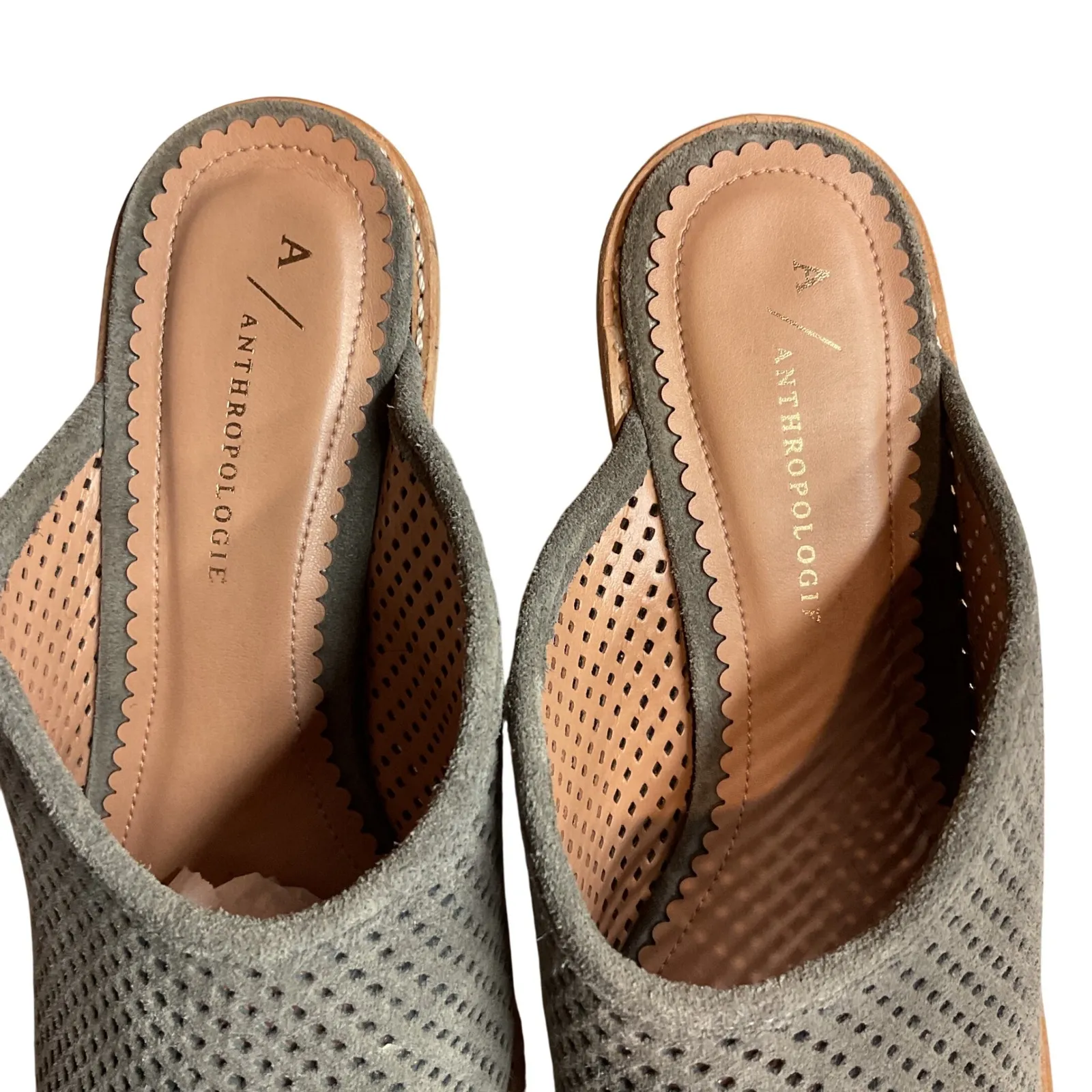Anthropologie Women's Blaire Mules‎ Size 7.5M Gray Perforated Suede Slip On - Image 9