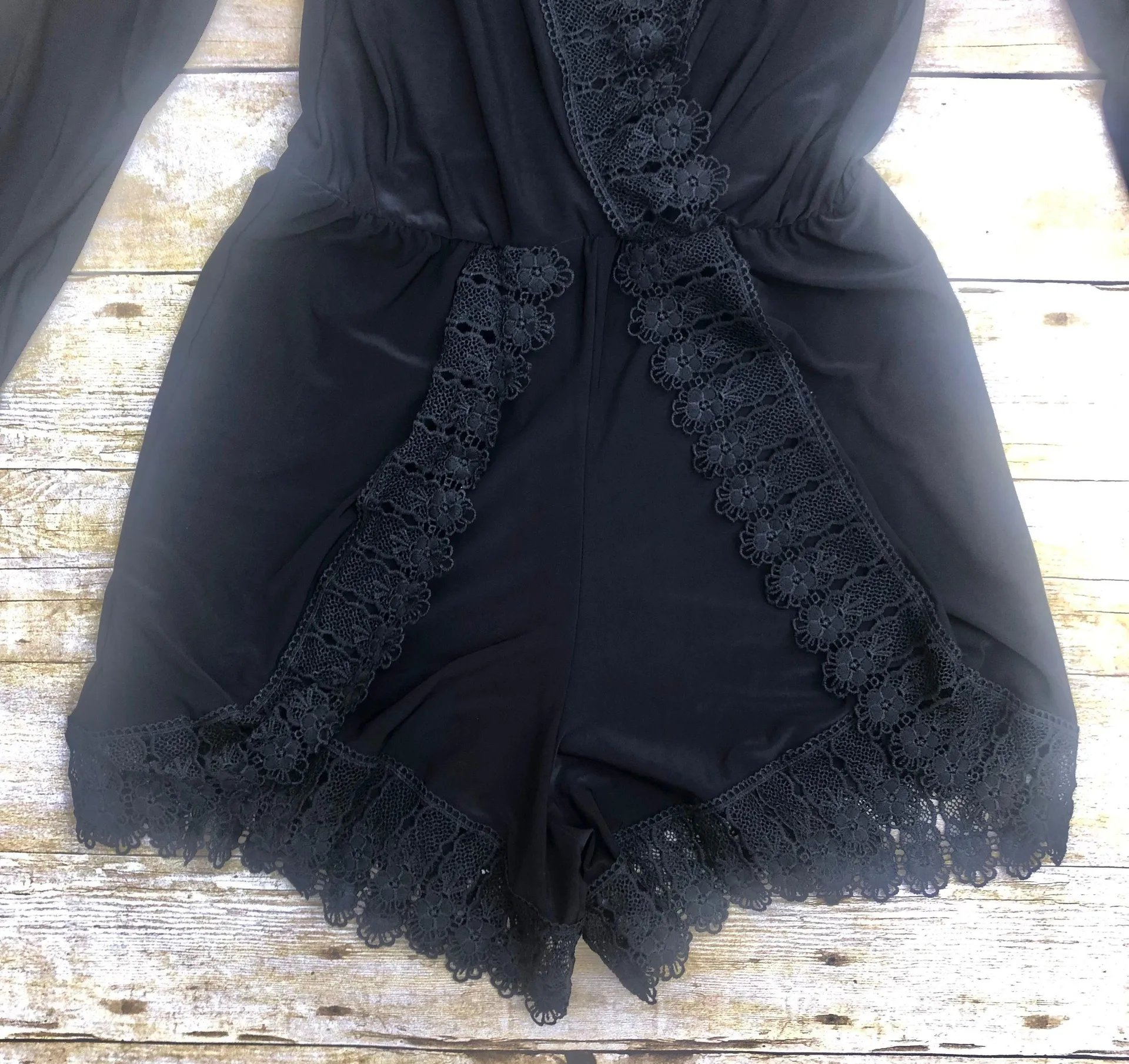 Boohoo Black Lace Stretch Romper - Image 3