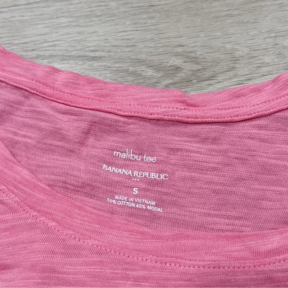 Banana Republic Women's Pink Malibu T-Shirt - Image 2