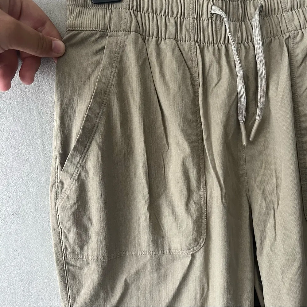 The North Face Tan Lightweight Hiking Pants Size Medium - Image 2