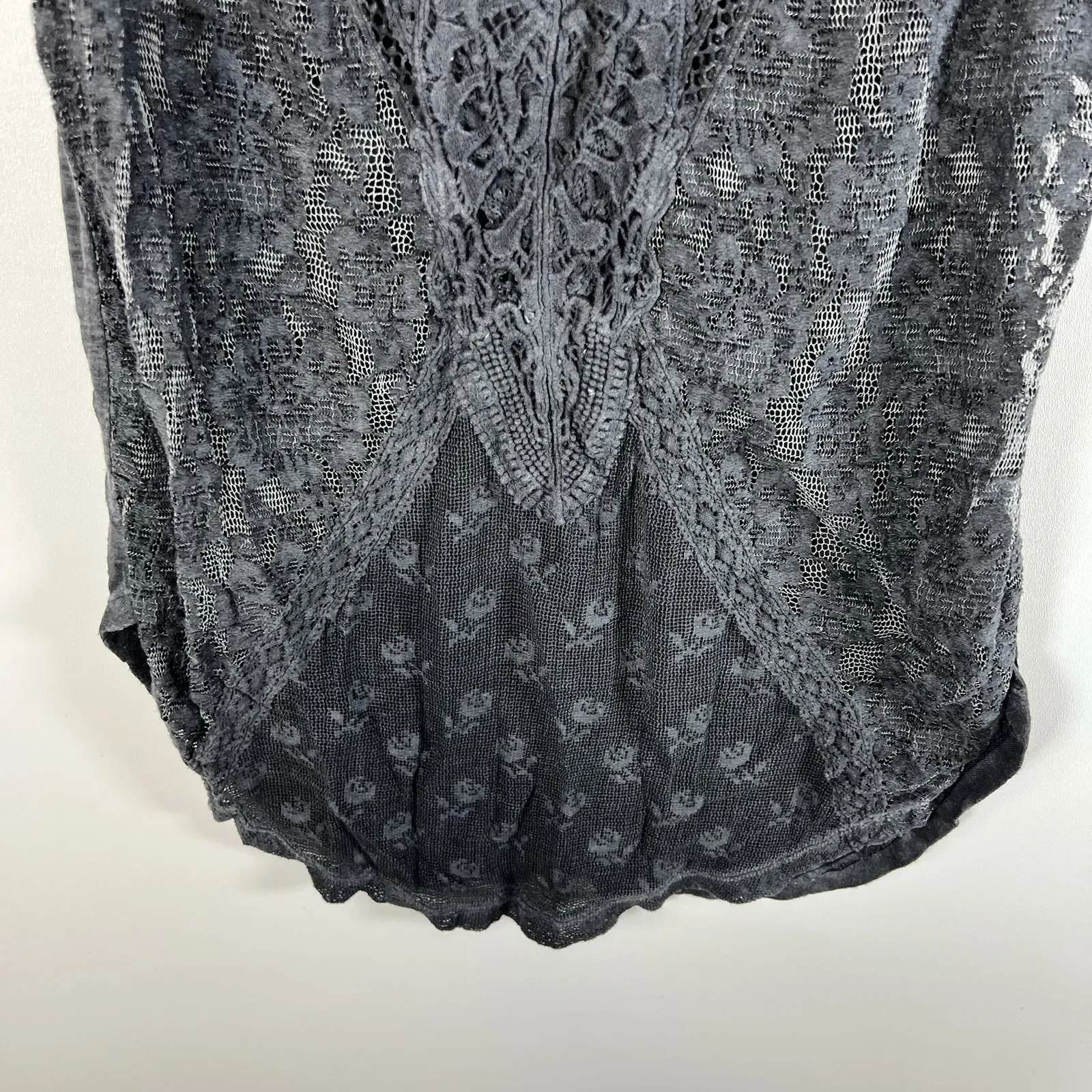 FREE PEOPLE Women M Tank‎ Crochet Lace Sleeveless Boho Hippie Gray Romantic Goth - Image 3