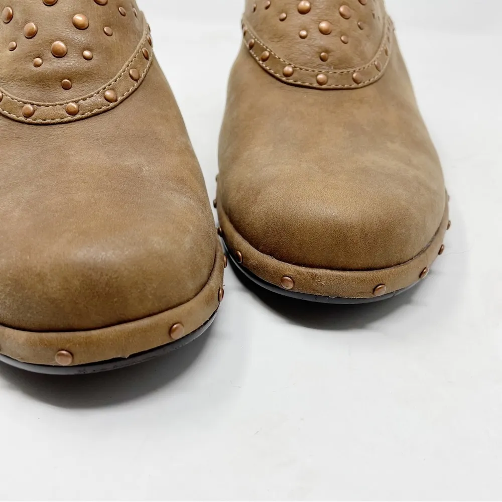 Sofft Tan Suede Nubuck leather copper stud heeled clogs mules neutral womens 9.5 - Image 83