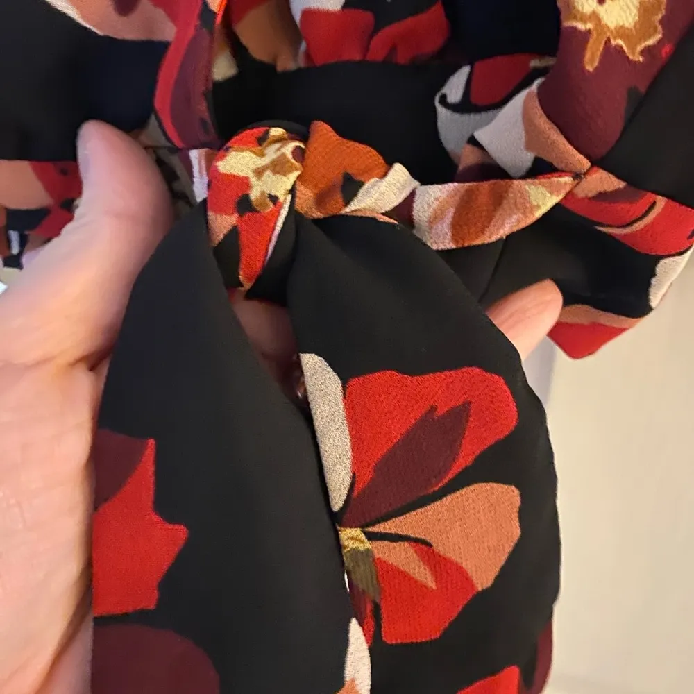 Madewell Effie Black Floral Wrap Top - Image 3