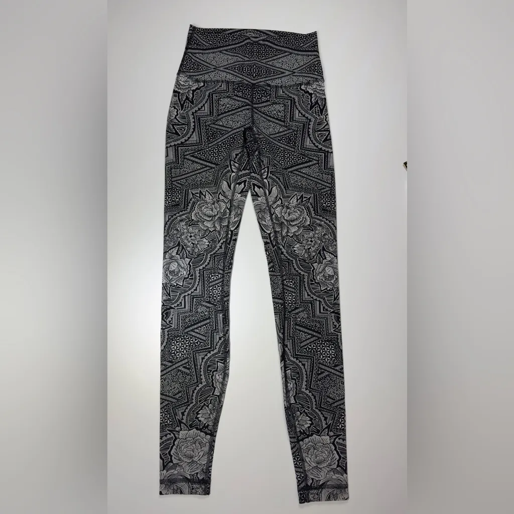 lululemon athletica Black and White Patterned Leggings 💐🩶🏃‍♀️ - Image 7