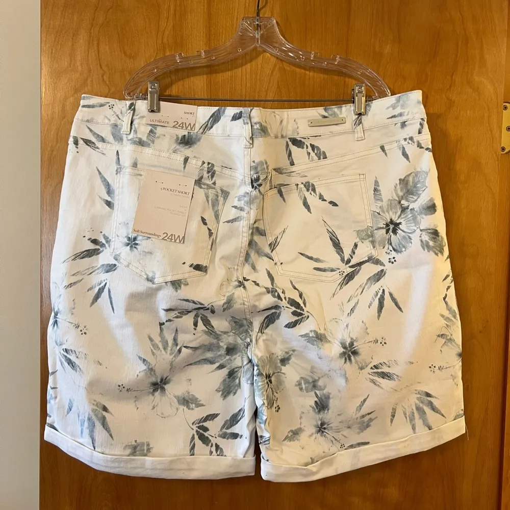 Soft Surroundings Barely Blue Floral Ultimate Denim Relaxed Shorts NWT Size 24W - Image 4