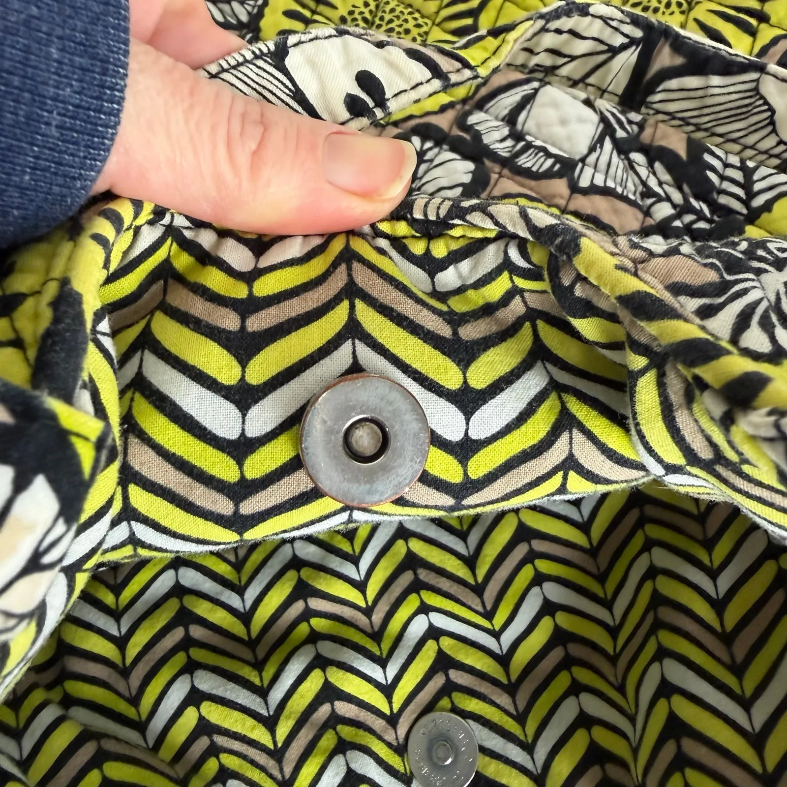 Vera Bradley Tote Bag Yellow White Black Floral Magnetic Snap Closure Quilted - Image 3