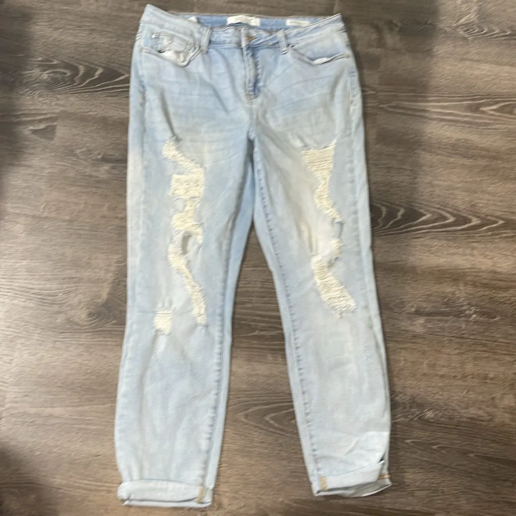 Judy Blue Boyfriend Fit Light Wash Distressed Stretch Jeans Size 13/31 JB8878‎ - Image 2