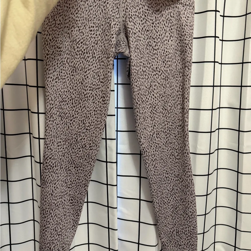 Athleta Salutation Stash Pocket Printed 7/8 Tight Legging Medium - Image 4
