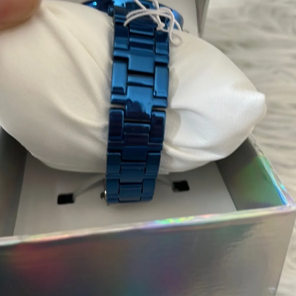 Juicy Couture Women’s the black Label wristwatch in blue - Image 4