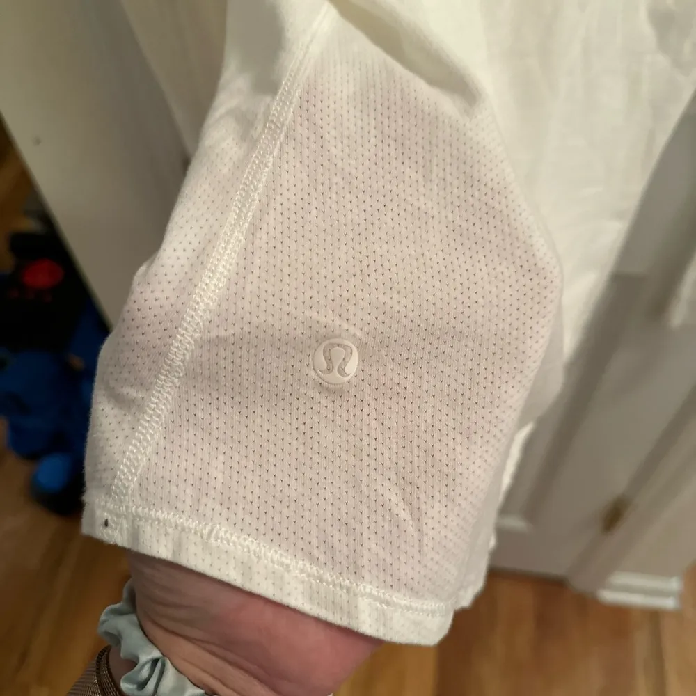 LULULEMON LONG SLEEVE WHITE TEE SIZE 6 - Image 3