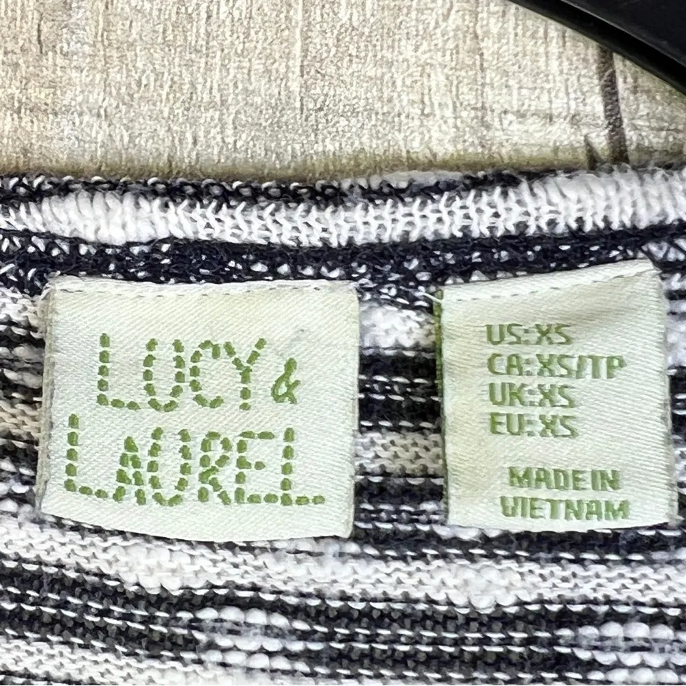 Lucy & Laurel Sz XS Black & White Striped Lightweight Knit Sweater Raw E… - Image 11