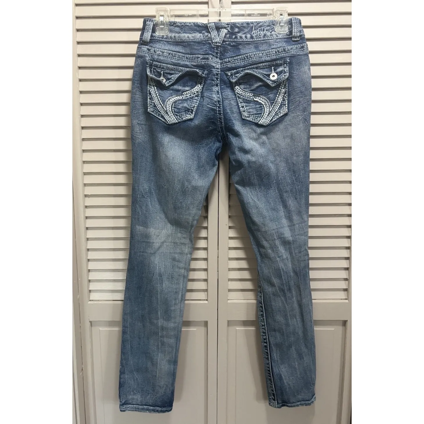 Ariya Jeans Juniors Light Wash Skinny Denim Jeans Distressed‎ Low Rise Size 9/10 - Image 4