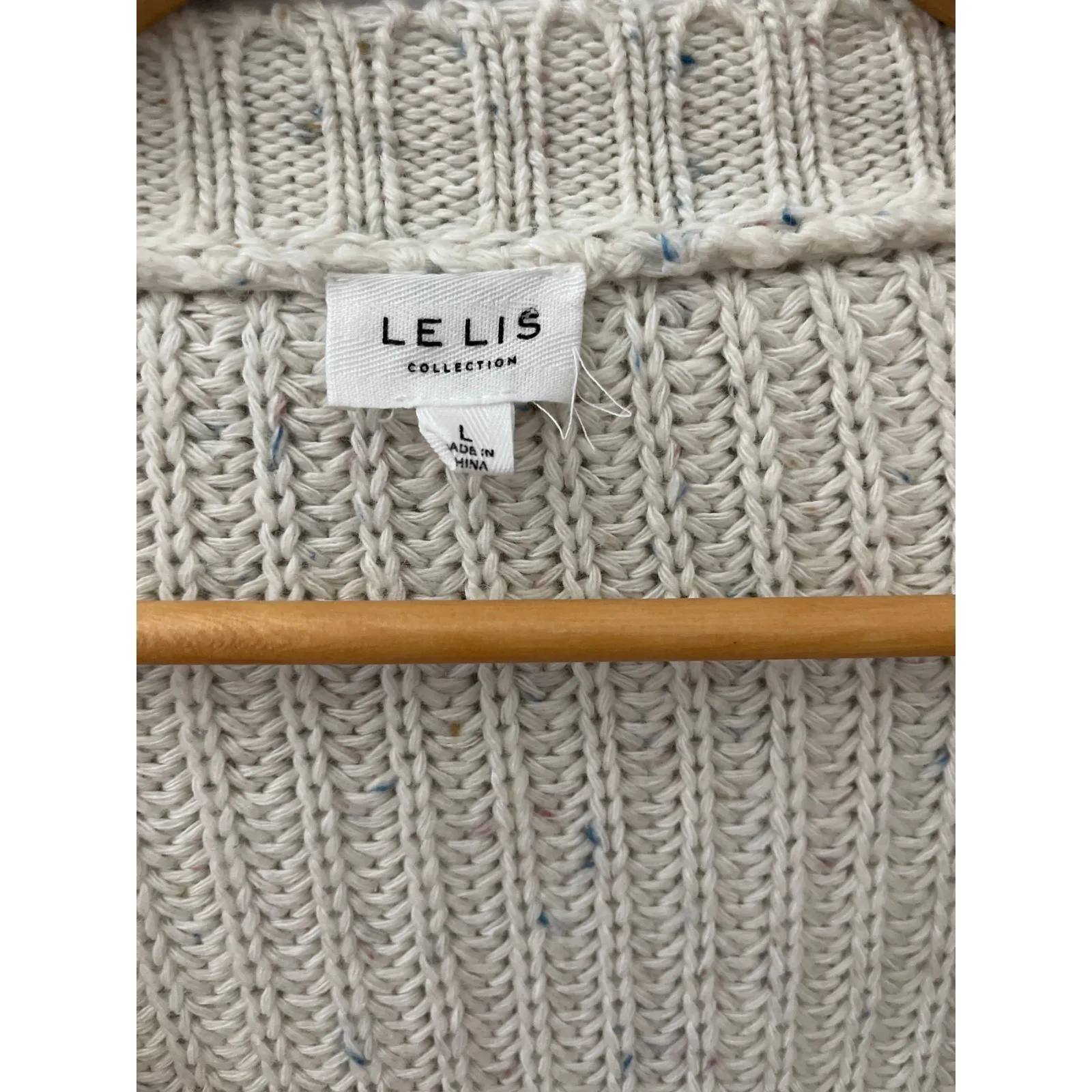 Le Lis Oversized‎ Wool-Blend Cable Knit Cropped V-Neck Cream Sweater Size Large - Image 4