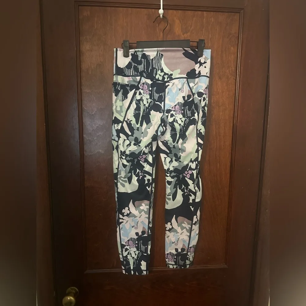 Sweaty Betty Super Sculpt Floral Yoga Flat Waistband 7/8 Length Size 8 - Image 3