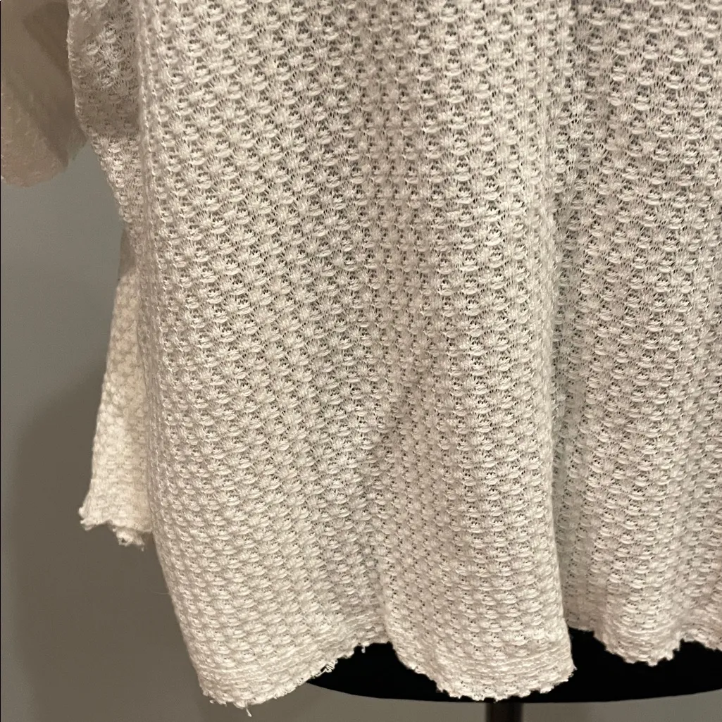 Women's White waffle pattern Textured Top loose fit front pocket small - Image 4