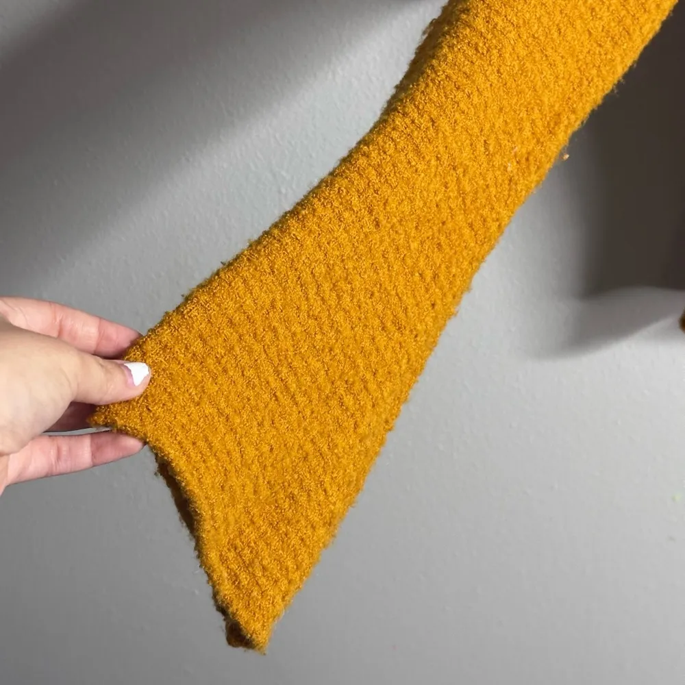 Charlotte Russe Women yellow mustard crop sweater shirt size XS - Image 4