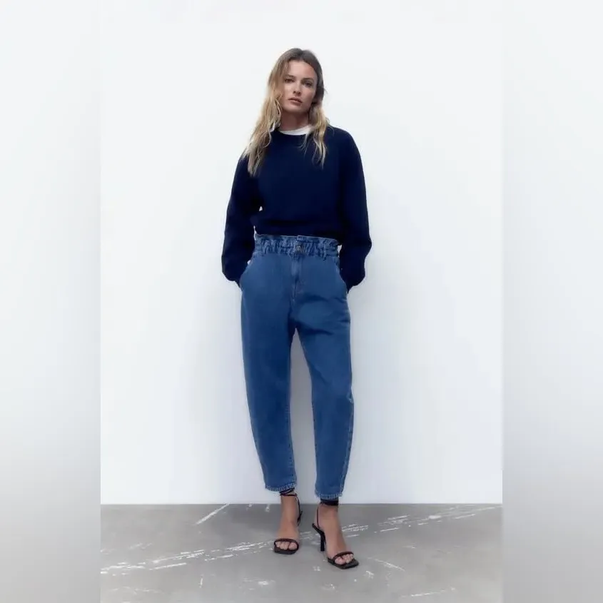 Zara Paperbag  jeans in a mid-blue wash high Rise - Image 3