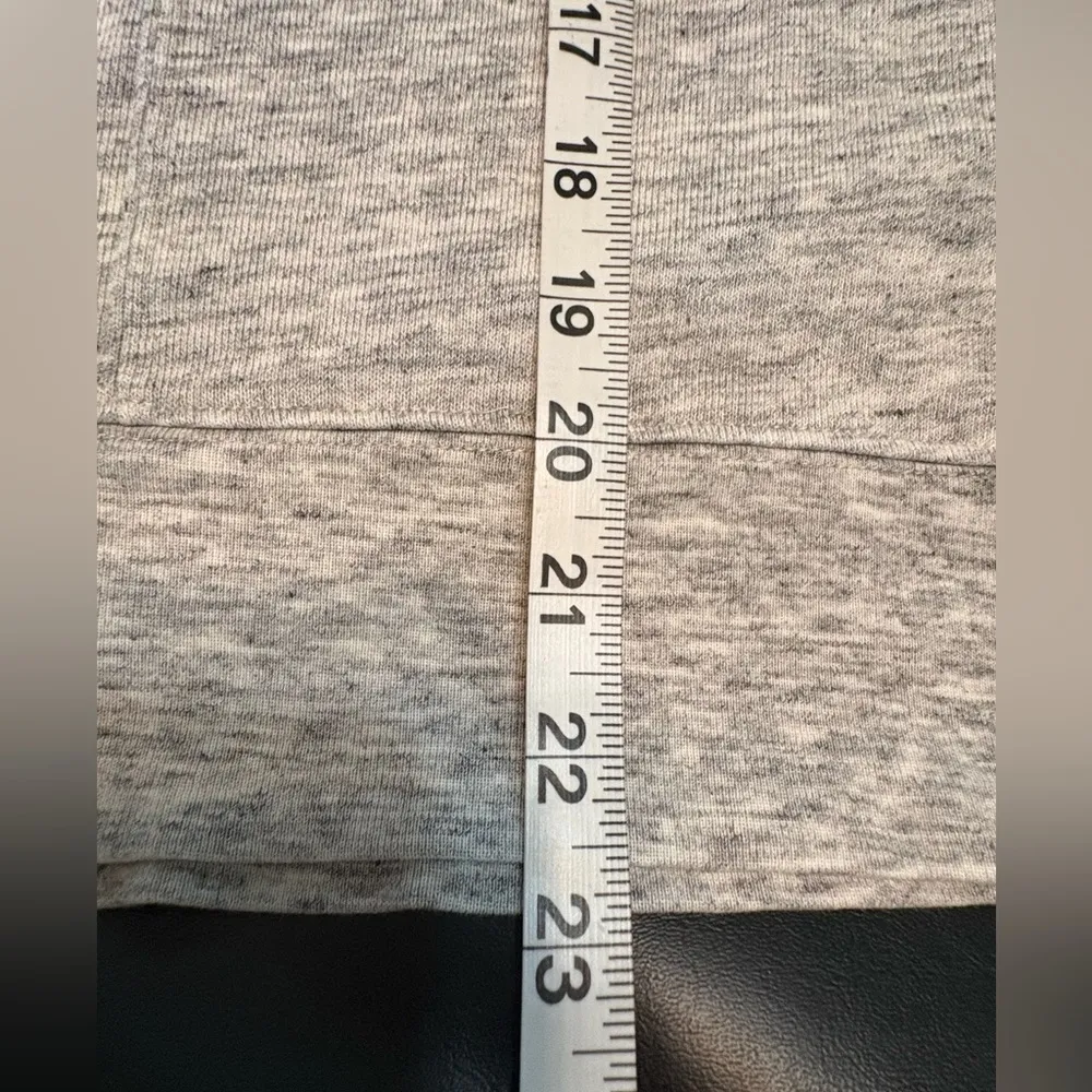 Madewell Heather Gray Knit Top size Small - Image 13