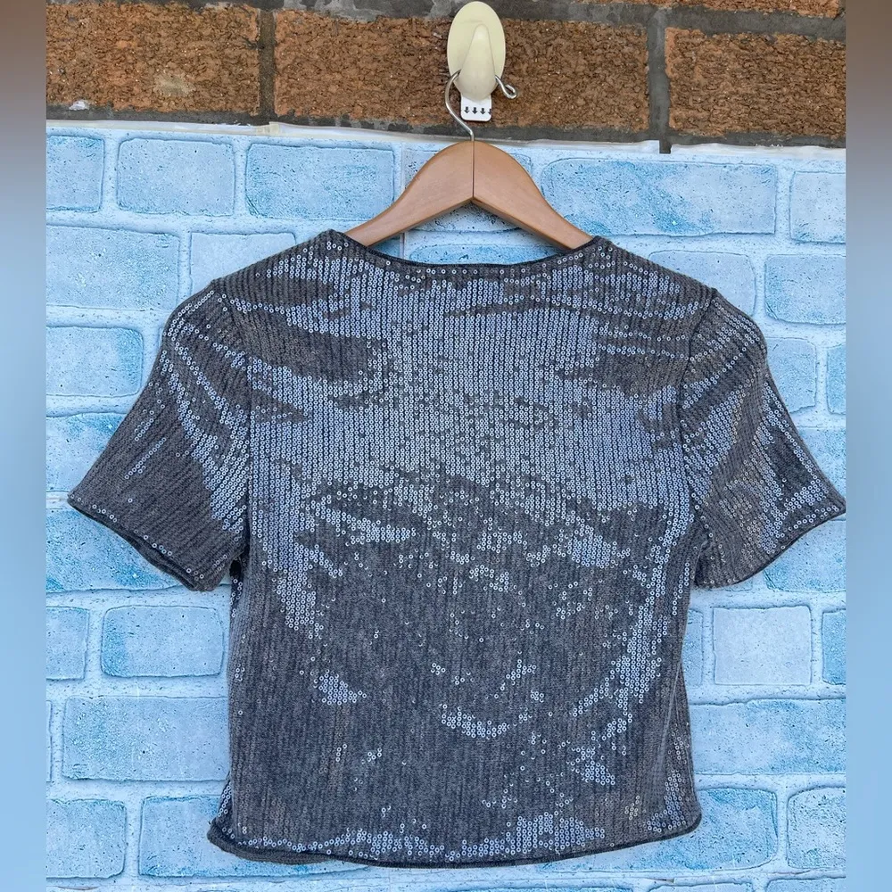 Christian Lacroix Scoop Neck Short Sleeve cropped
Metallic & Silver sequin top - Image 4