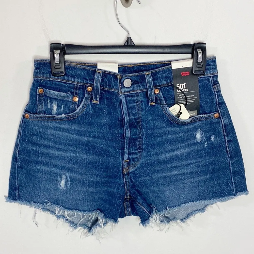 Levi’s Premium 501 High-Rise Distressed mini Shorts in Salsa Destiny Wash sz 27 - Image 3