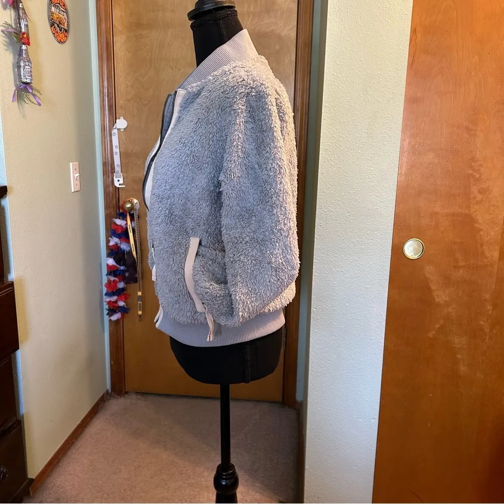 Patagonia Los Gatos Sherpa bomber jacket gray w/ tan accents size S zip pockets - Image 4