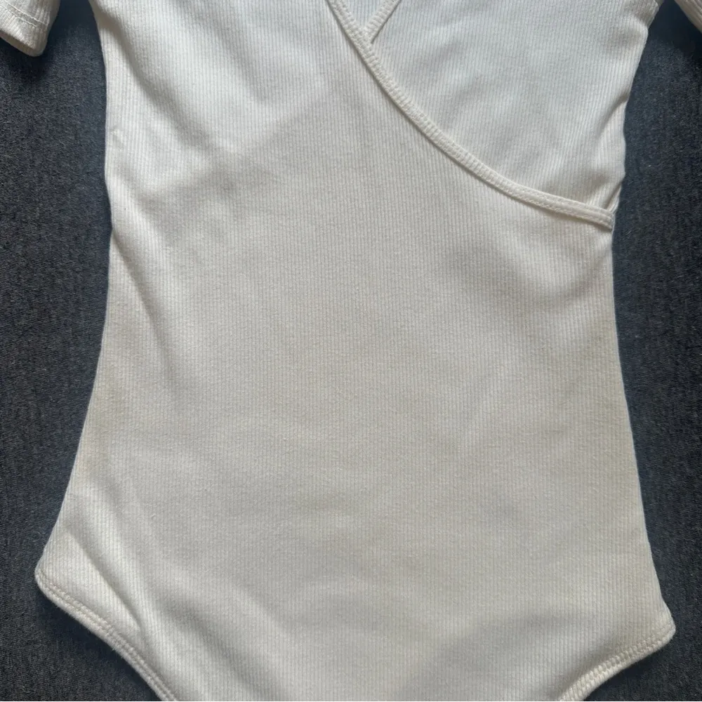 Short-Sleeve Wrap Bodysuit in Cream - Size X-Small - Image 5
