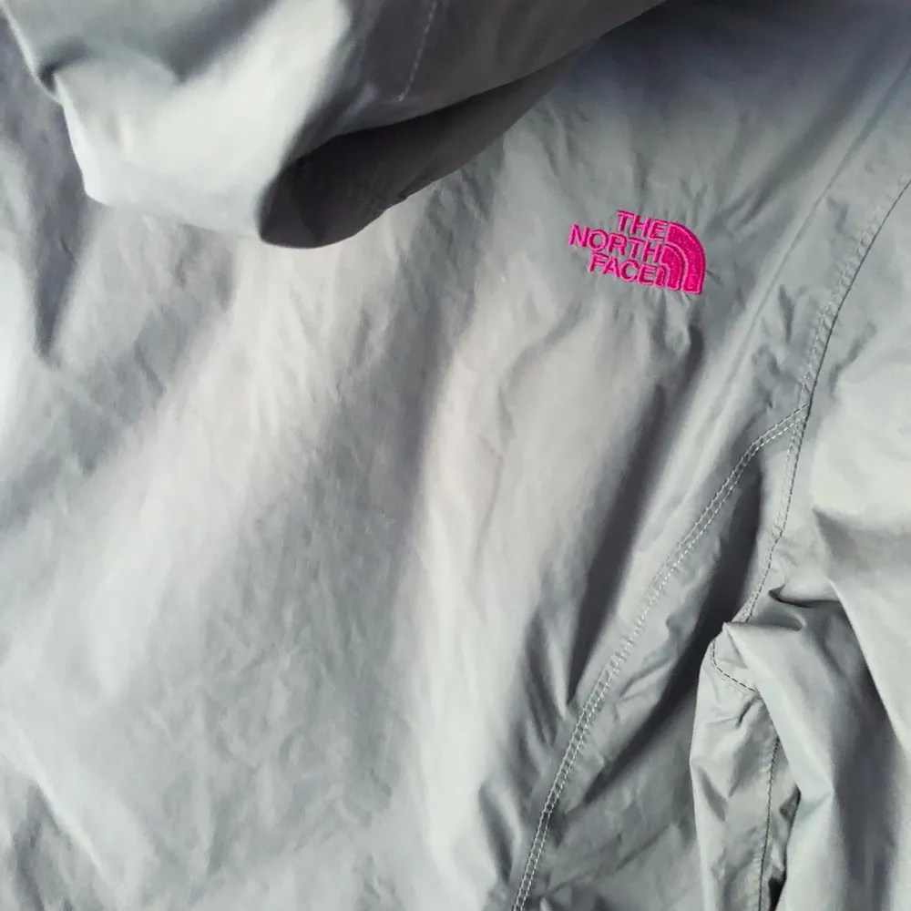 The north face women jacket with hoodie, size small P - Image 9