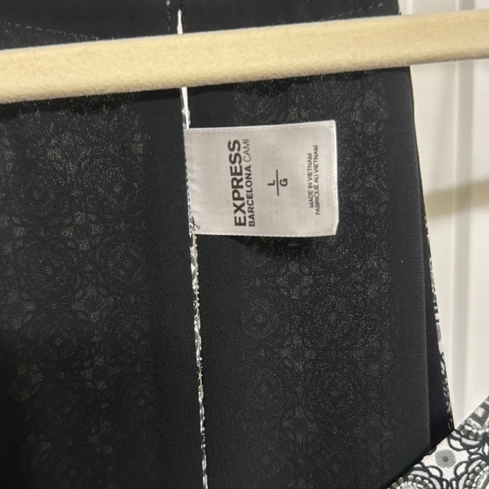 Express Black and White Design Reversible Barcelona Tank - Image 3