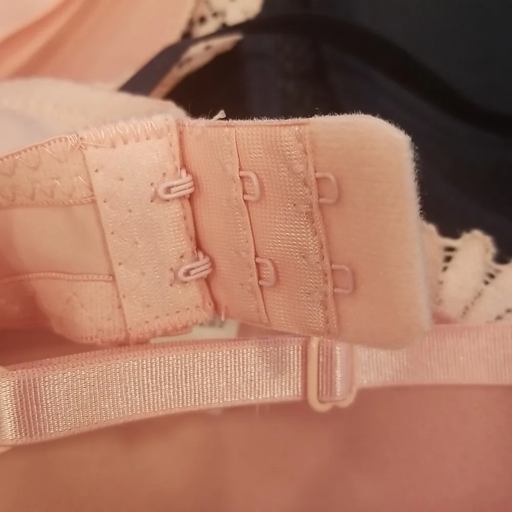 đź’•LAURA ASHLEYđź’• Comfort Bras (2 Pack) Pink & Navy Blue Lace 36C *FLAWED - Image 6