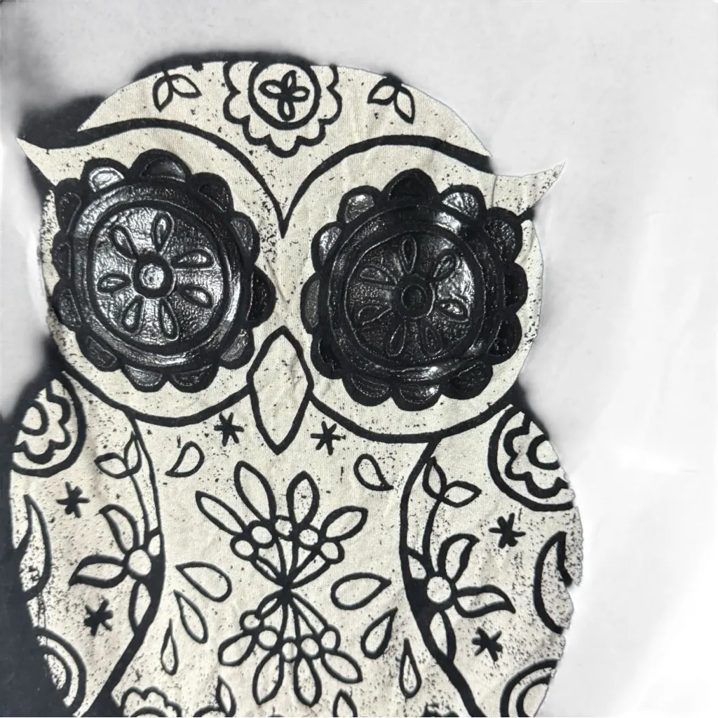 The Classic Women's Black and White Owl Graphic Short Sleeve Tee Sz XS - Image 5