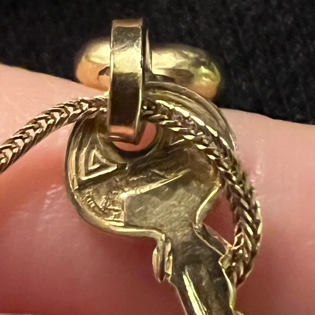 18k solid yellow Gold Heart and Key Pendant Necklace - Image 11