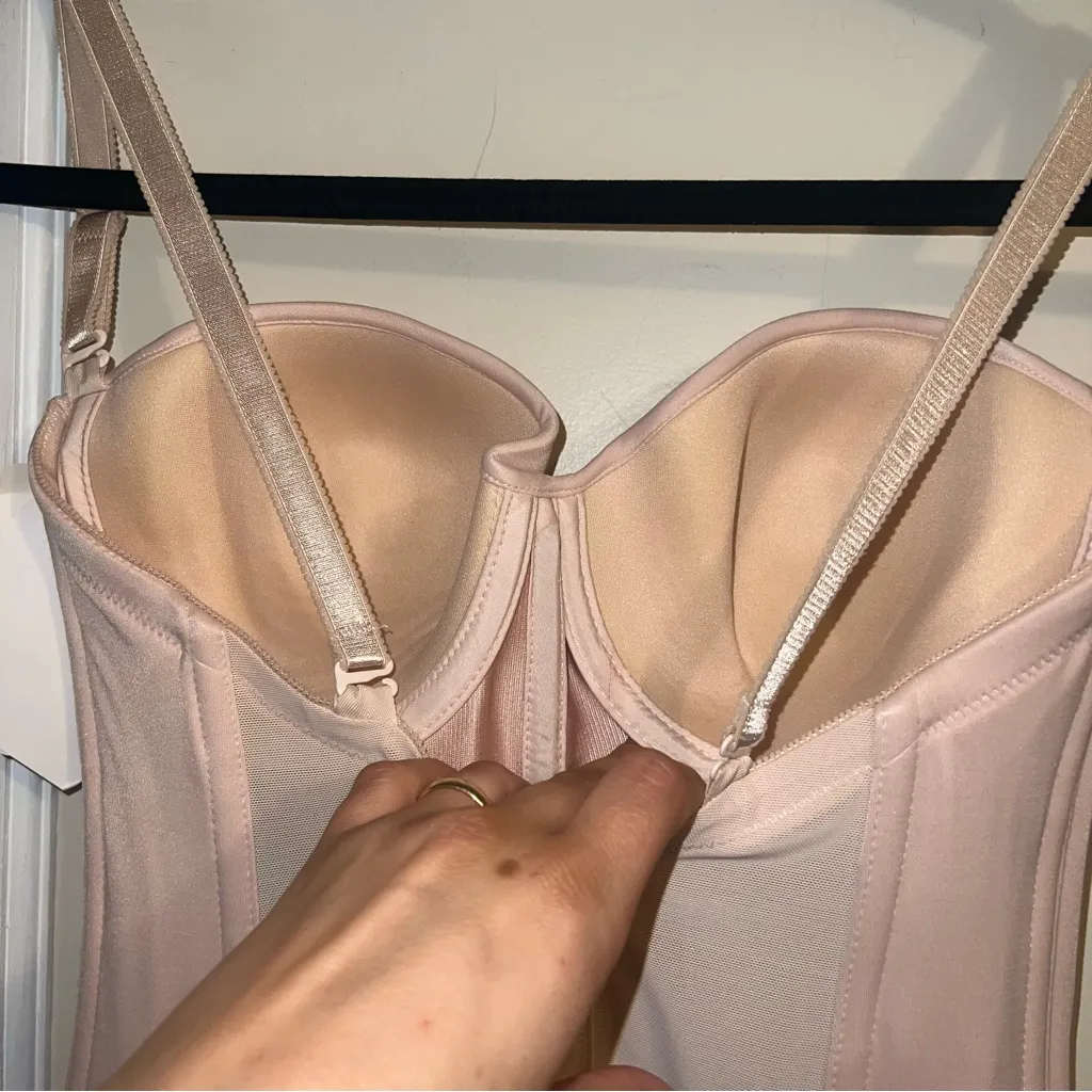 NWT Carnival Invisible Torselette in Nude Size 34C Style 426 Detachable Straps Tan - Image 8